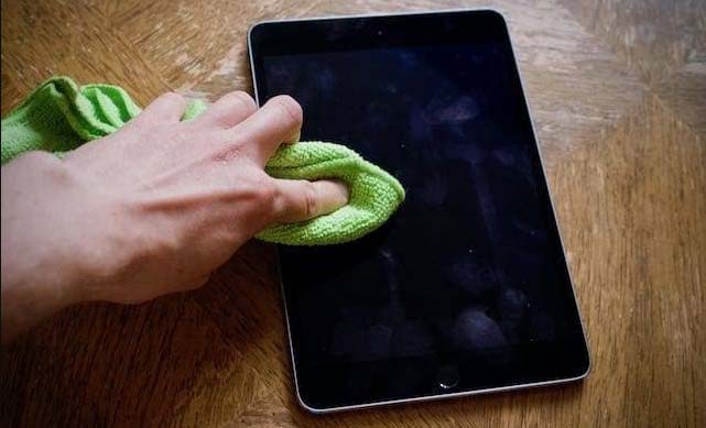 clean ipad screen