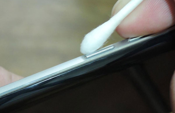 clean volume button on iphone